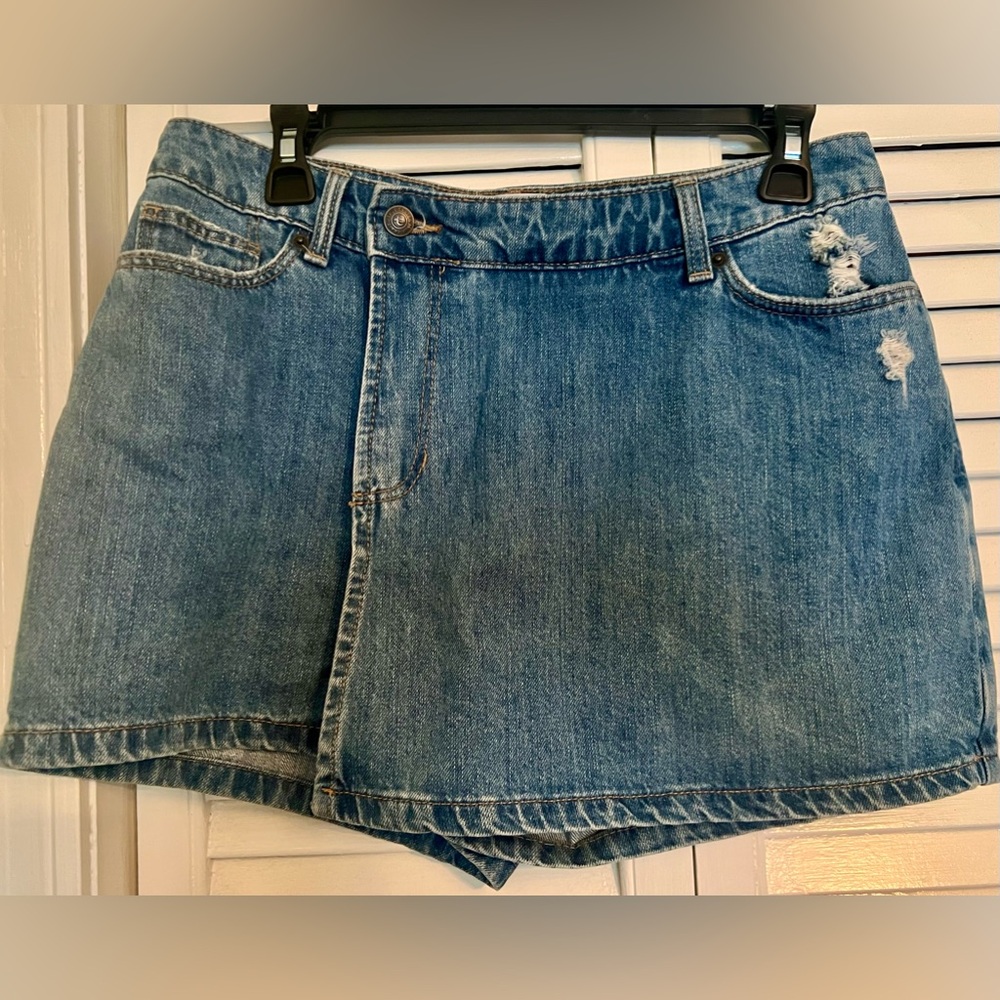 Women’s True Craft size 8 Denim Blue Jean Skort Medium Wash w/ Light Distressing - Picture 3 of 16